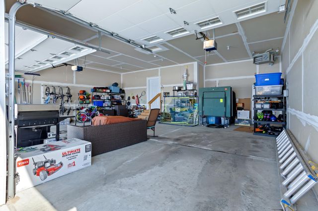 2089 67th Avenue S, Fargo, ND 58104