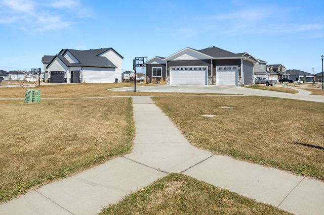 2089 67th Avenue S, Fargo, ND 58104