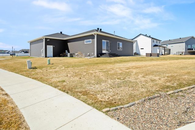 2089 67th Avenue S, Fargo, ND 58104