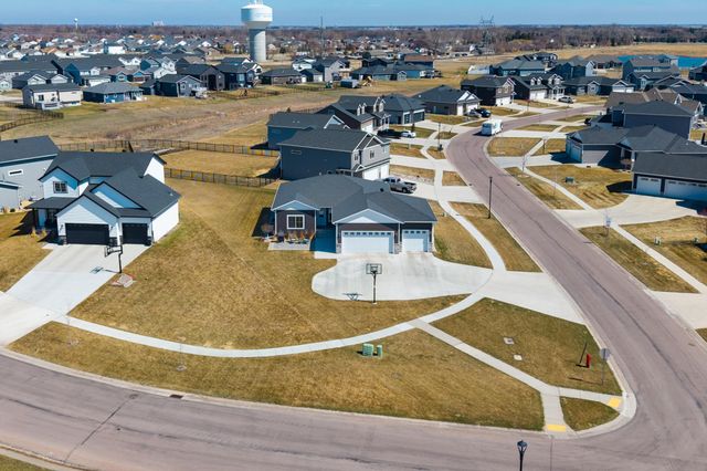 2089 67th Avenue S, Fargo, ND 58104