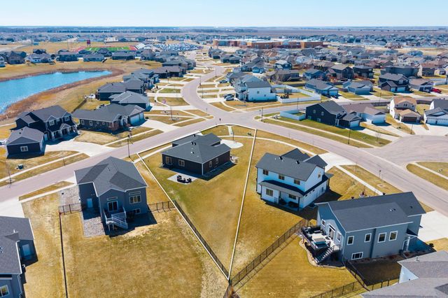 2089 67th Avenue S, Fargo, ND 58104