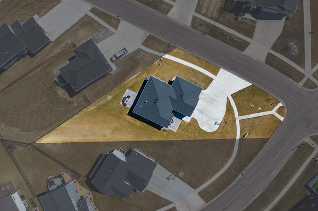 2089 67th Avenue S, Fargo, ND 58104