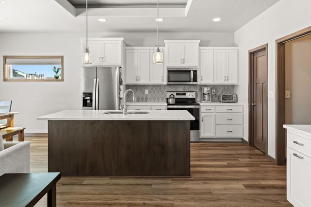 2089 67th Avenue S, Fargo, ND 58104