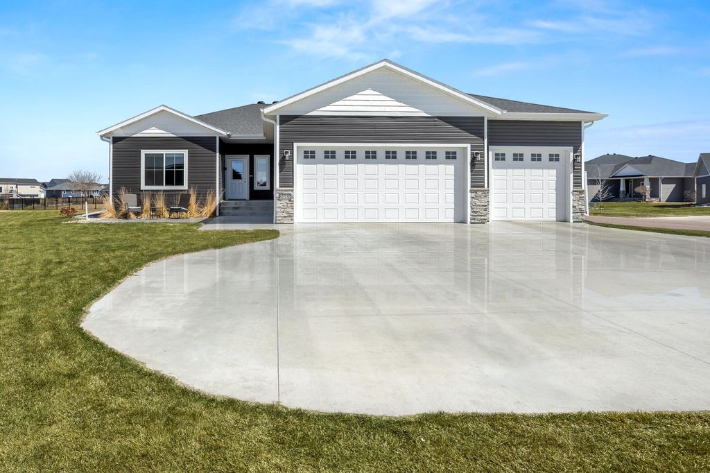 2089 67th Avenue S, Fargo, ND 58104