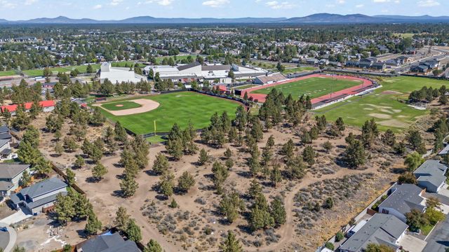 2523 NE Purcell Boulevard, Bend, OR 97701