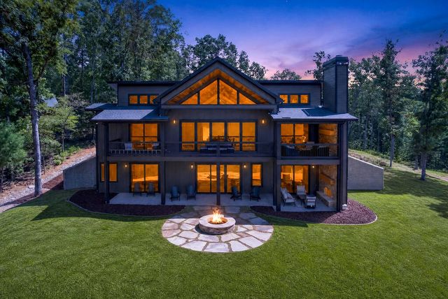 560 Horatio Drive, Blue Ridge, GA 30513