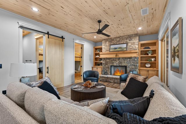 560 Horatio Drive, Blue Ridge, GA 30513
