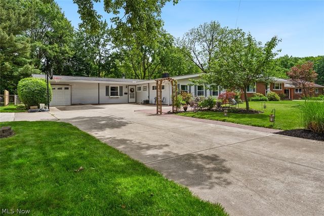 8975 Lindberg Boulevard, Olmsted Falls, OH 44138