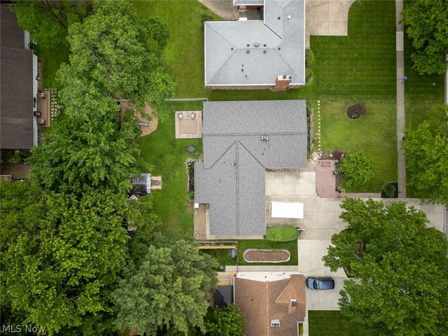 8975 Lindberg Boulevard, Olmsted Falls, OH 44138