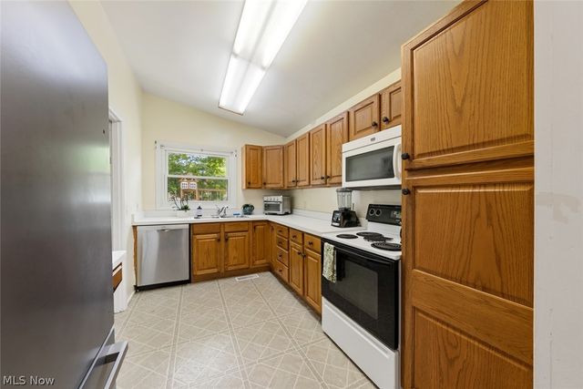 8975 Lindberg Boulevard, Olmsted Falls, OH 44138