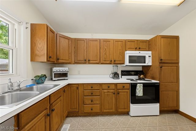8975 Lindberg Boulevard, Olmsted Falls, OH 44138