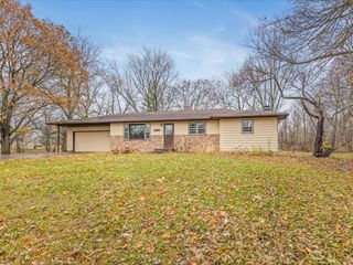 7774 Old River Road, Rockford, IL 61103