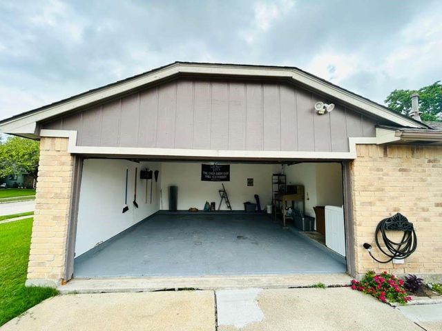7226 Lost Fable Lane, Houston, TX 77095