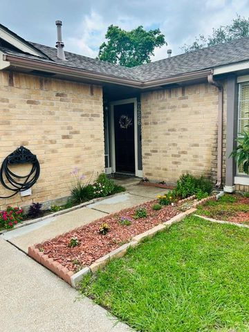 7226 Lost Fable Lane, Houston, TX 77095