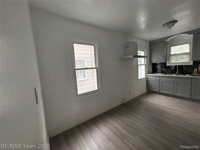 9961 N Rutland, Detroit, MI 48227