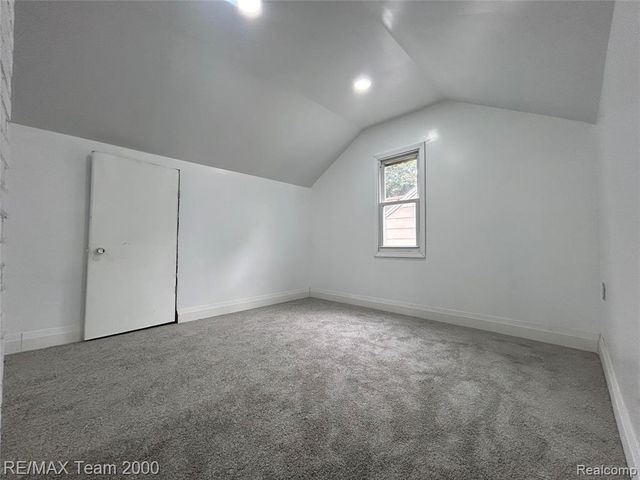 9961 N Rutland, Detroit, MI 48227