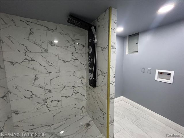 9961 N Rutland, Detroit, MI 48227