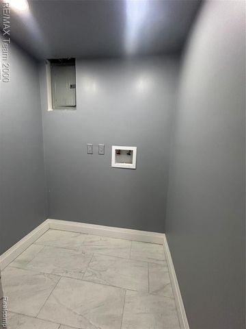 9961 N Rutland, Detroit, MI 48227