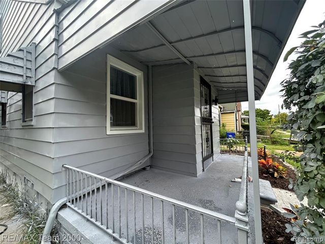 9961 N Rutland, Detroit, MI 48227