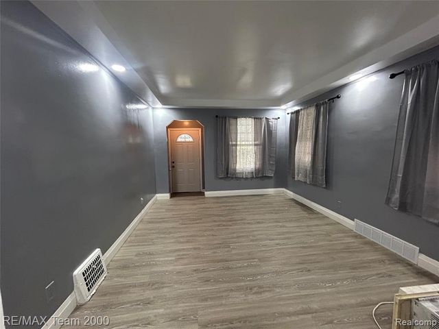 9961 N Rutland, Detroit, MI 48227