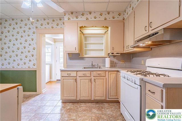 2041 West Highland Street, Allentown City, PA 18104