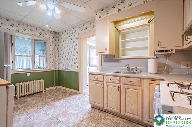 2041 West Highland Street, Allentown City, PA 18104