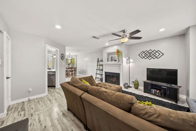 630 W Canty Street B3, Dallas, TX 75208