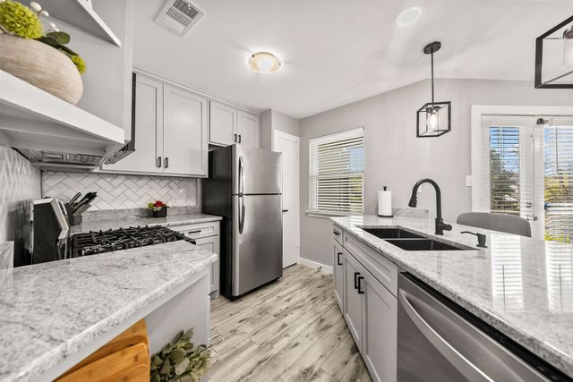 630 W Canty Street B3, Dallas, TX 75208