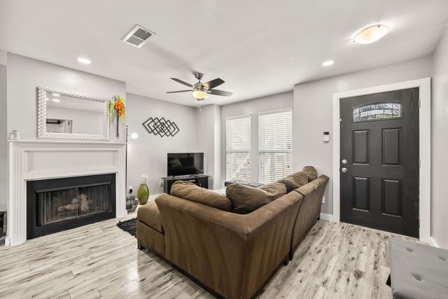 630 W Canty Street B3, Dallas, TX 75208