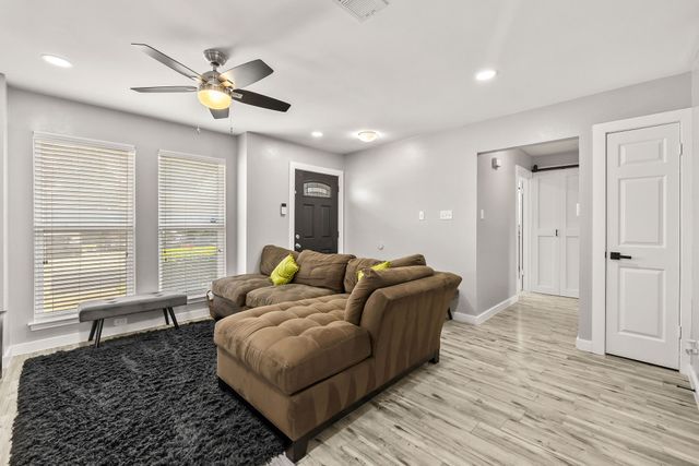 630 W Canty Street B3, Dallas, TX 75208