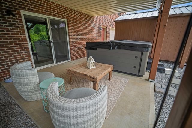 367 Natures Valley Drive, Somerset, KY 42503