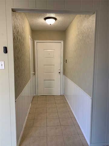 5410 Kings Manor Drive, Lake Dallas, TX 75065