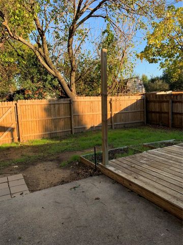 5410 Kings Manor Drive, Lake Dallas, TX 75065