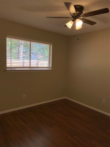 5410 Kings Manor Drive, Lake Dallas, TX 75065