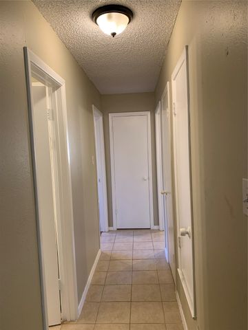 5410 Kings Manor Drive, Lake Dallas, TX 75065