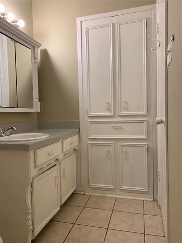 5410 Kings Manor Drive, Lake Dallas, TX 75065