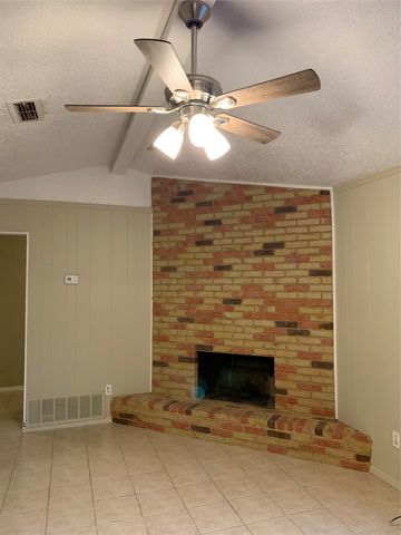 5410 Kings Manor Drive, Lake Dallas, TX 75065