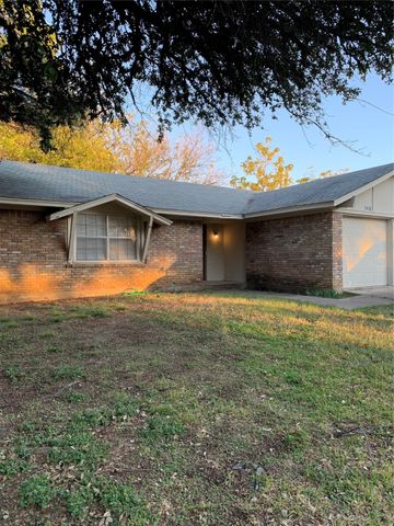 5410 Kings Manor Drive, Lake Dallas, TX 75065