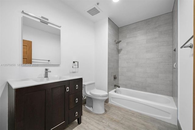 10 Aragon Avenue 1602, Coral Gables, FL 33134