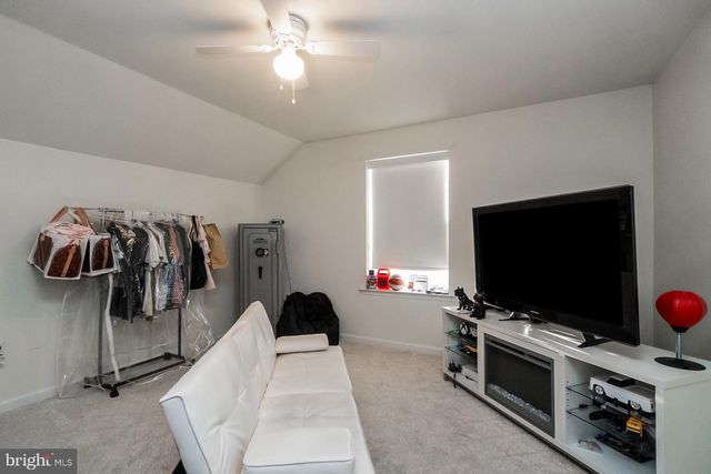 33 STARSEED DR, Bangor, PA 18013