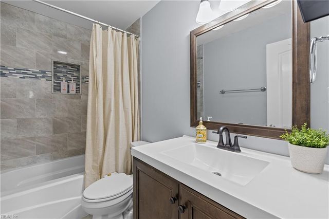 982 Lacon DR, Newport News, VA 23608