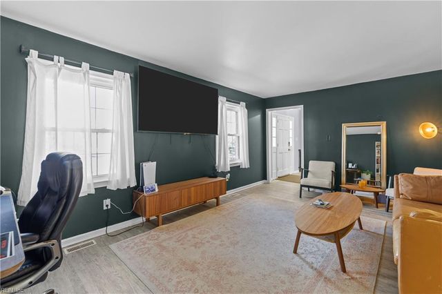 982 Lacon DR, Newport News, VA 23608