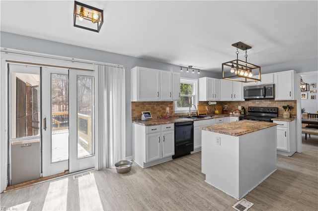 982 Lacon DR, Newport News, VA 23608