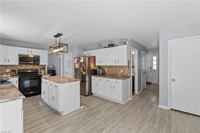 982 Lacon DR, Newport News, VA 23608