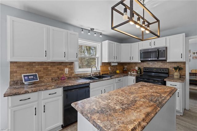 982 Lacon DR, Newport News, VA 23608