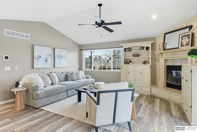 1104 Murray Point, Plattsmouth, NE 68048