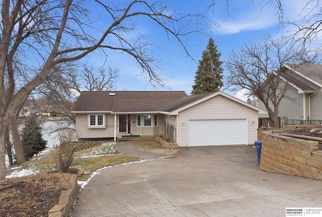 1104 Murray Point, Plattsmouth, NE 68048