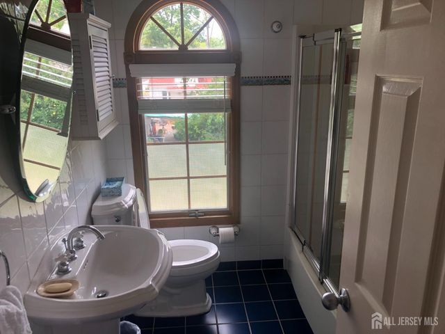 29 Madison Avenue, Avenel, NJ 07001