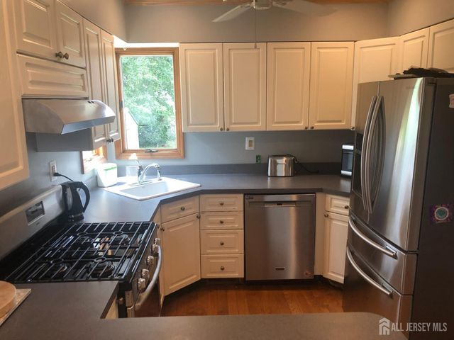 29 Madison Avenue, Avenel, NJ 07001