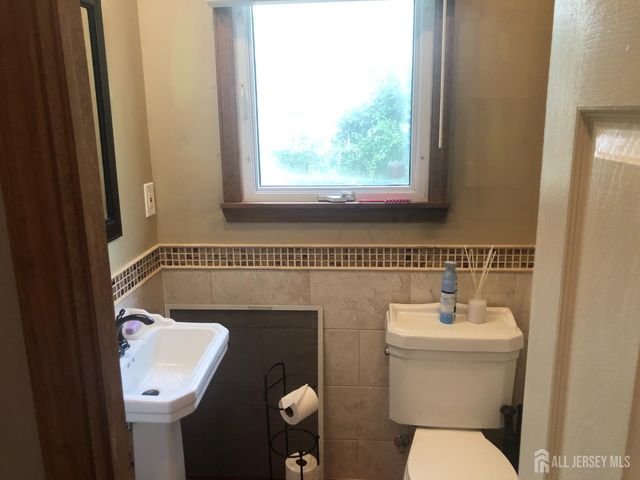 29 Madison Avenue, Avenel, NJ 07001